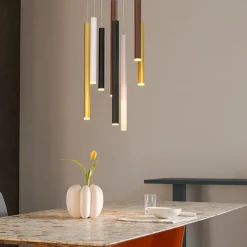 Lampadari Moderni-Selezionato da Mazzolaluce Lampadario con pendenti led multicolor per soggiorno moderno