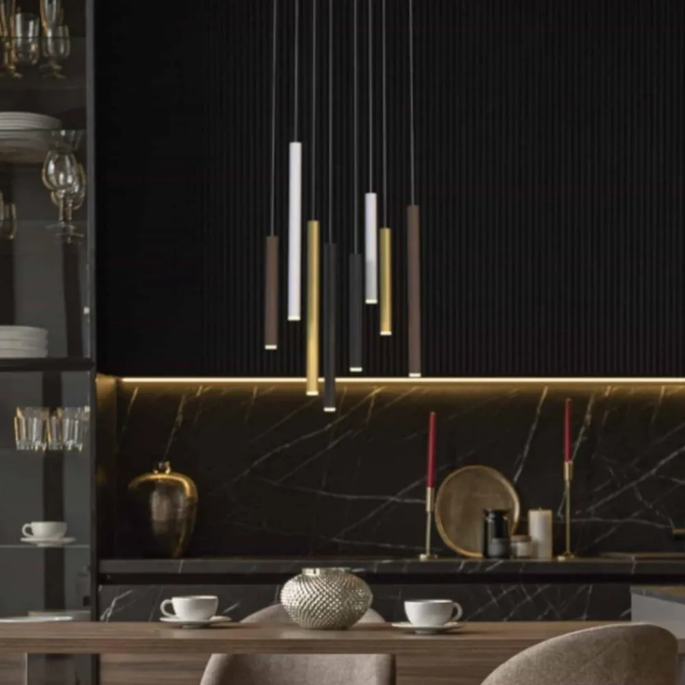 Lampadari Moderni-Selezionato da Mazzolaluce Lampadario con pendenti led multicolor per soggiorno moderno