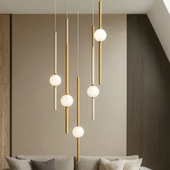 Lampadari Moderni-Selezionato da Mazzolaluce Lampadario con pendenti oro sfere vetro per soggiorno
