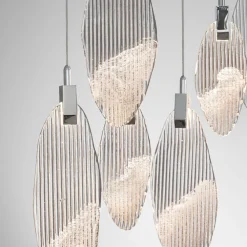 Lampadari Moderni-Selezionato da Mazzolaluce Lampadario con petali in vetro pendenti per tavolo soggiorno