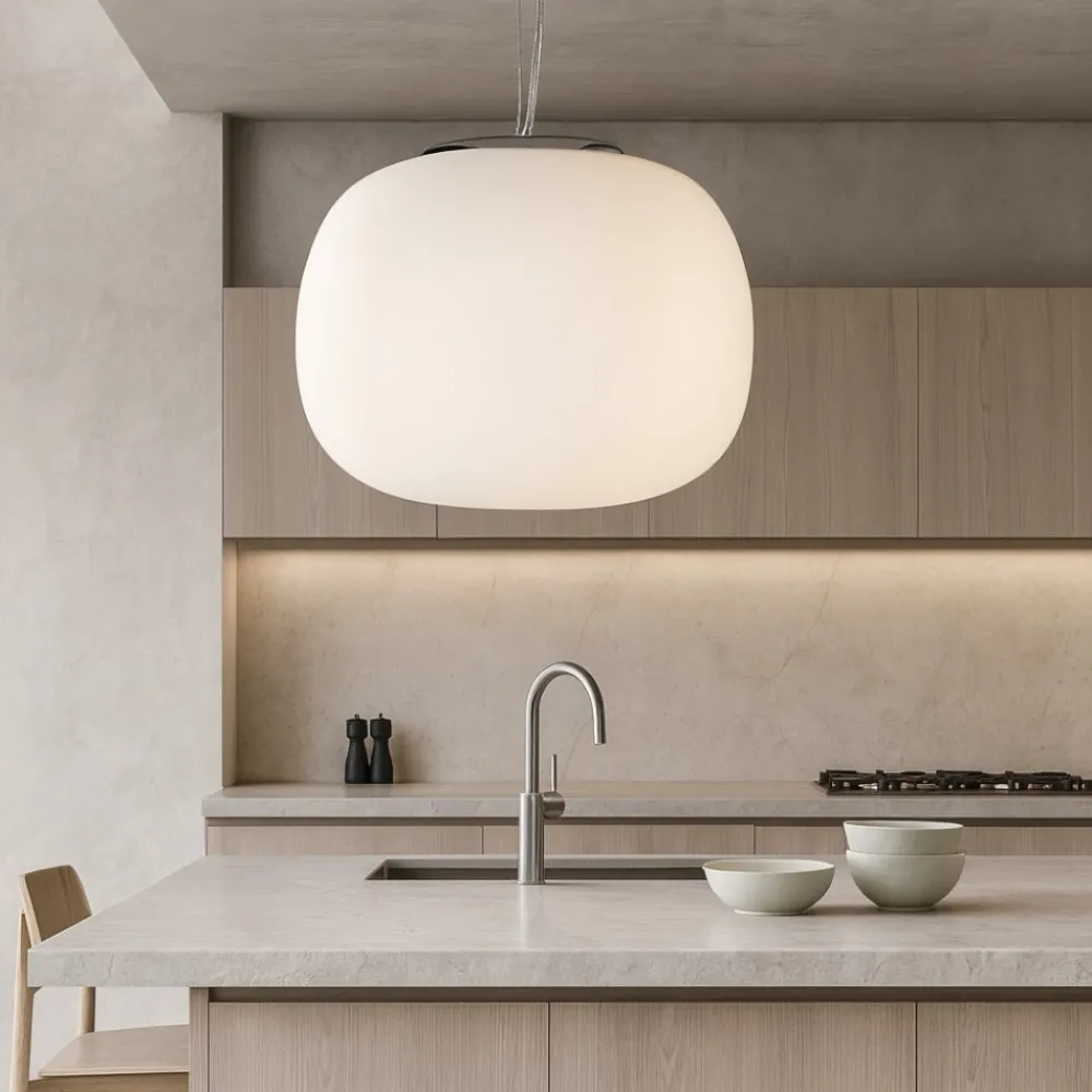 Lampadari Cucina-Selezionato da Mazzolaluce Lampadario cucina moderna boccia 19cm vetro bianco
