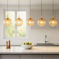Lampadari Cucina-Selezionato da Mazzolaluce Lampadario da cucina con sfere pendenti vetro ambra