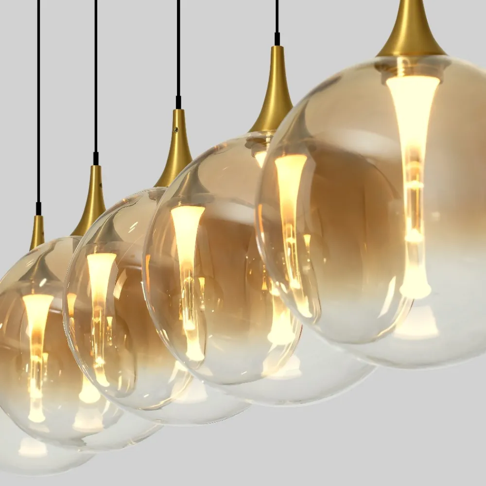 Lampadari Cucina-Selezionato da Mazzolaluce Lampadario da cucina con sfere pendenti vetro ambra