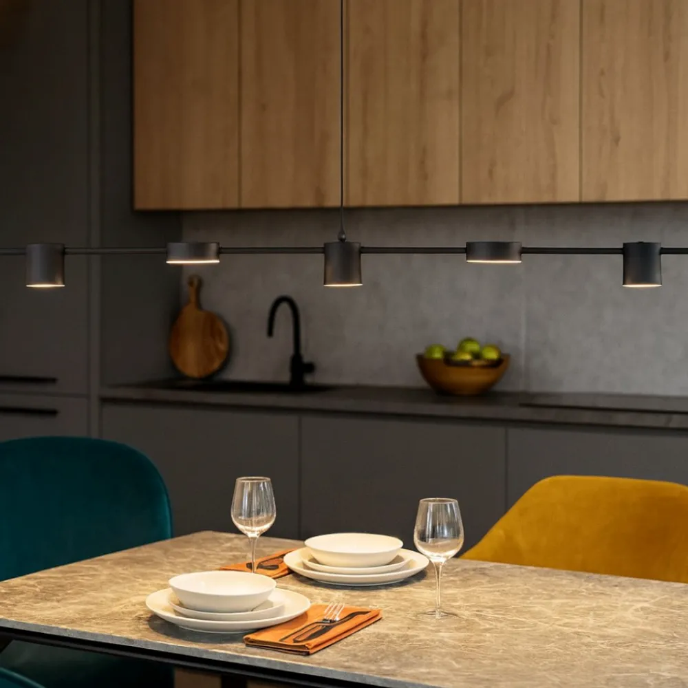 Lampadari Cucina-Selezionato da Mazzolaluce Lampadario da cucina nero orizzontale per tavolo isola