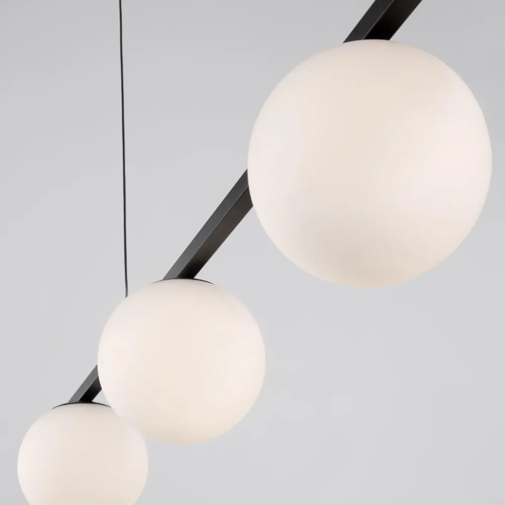 Lampadari Moderni-Selezionato da Mazzolaluce Lampadario da soggiorno nero sfere vetro led 32w 3200k moderno