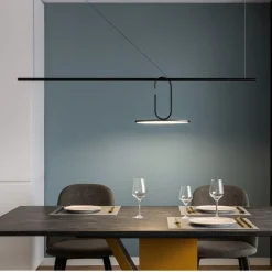 Lampadari Moderni-Selezionato da Mazzolaluce Lampadario design minimal moderno nero orientabile