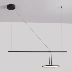 Lampadari Moderni-Selezionato da Mazzolaluce Lampadario design minimal moderno nero orientabile