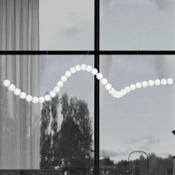 Lampadari Moderni-Selezionato da Mazzolaluce Lampadario design moderno cromo bocce vetro bianco opaco led 3000k dimmerabile