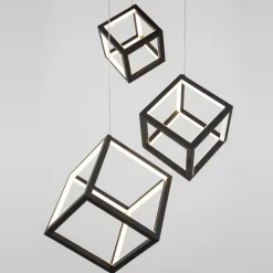 Lampadari Moderni-Selezionato da Mazzolaluce Lampadario design moderno nero cubi luminosi per soggiorno