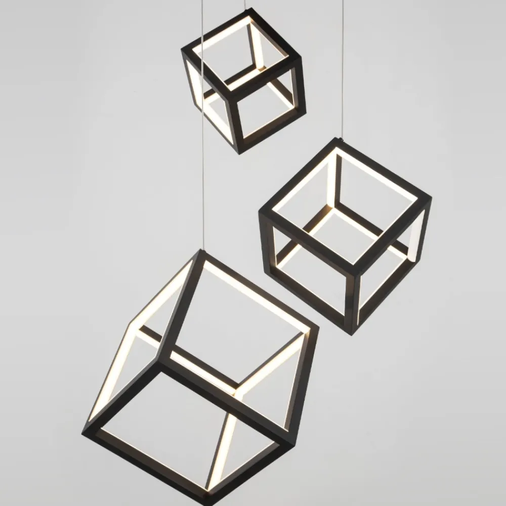 Lampadari Moderni-Selezionato da Mazzolaluce Lampadario design moderno nero cubi luminosi per soggiorno
