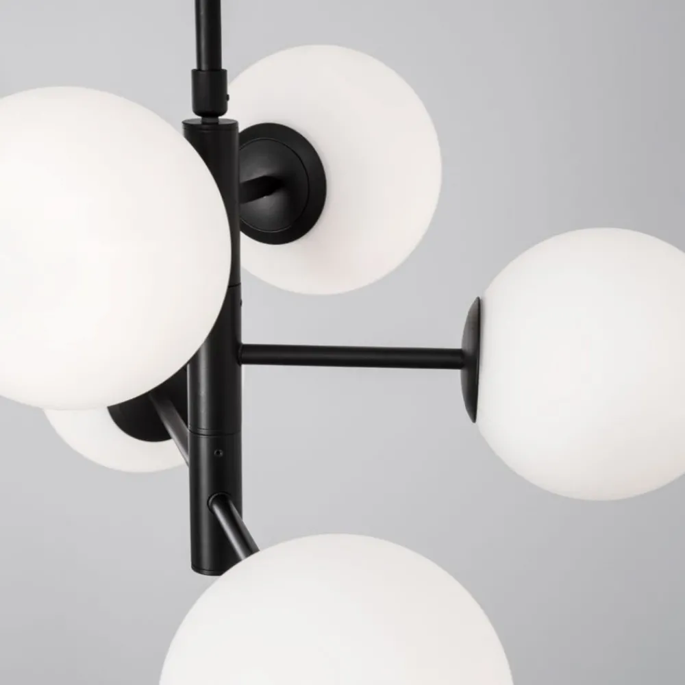 Lampadari Moderni-Selezionato da Mazzolaluce Lampadario design moderno nero per soggiorno