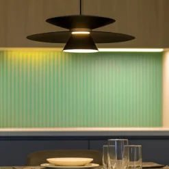 Lampadari Cucina-Selezionato da Mazzolaluce Lampadario design nero per tavolo da pranzo cucina moderna