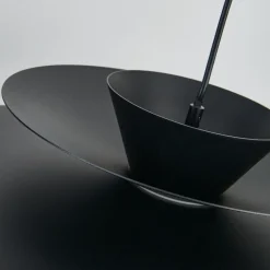 Lampadari Cucina-Selezionato da Mazzolaluce Lampadario design nero per tavolo da pranzo cucina moderna