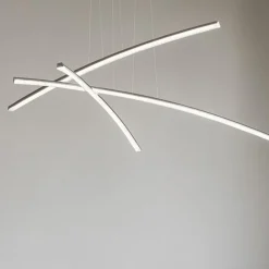 Lampadari Moderni-Selezionato da Mazzolaluce Lampadario design per soggiorno moderno bacchette cromo