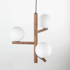 Lampadari Moderni-Selezionato da Mazzolaluce Lampadario di legno noce stile scandinavo