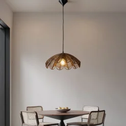 Lampadari Cucina-Selezionato da Mazzolaluce Lampadario di rattan marrone intrecciato per cucina