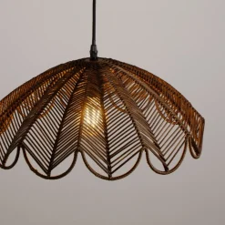 Lampadari Cucina-Selezionato da Mazzolaluce Lampadario di rattan marrone intrecciato per cucina