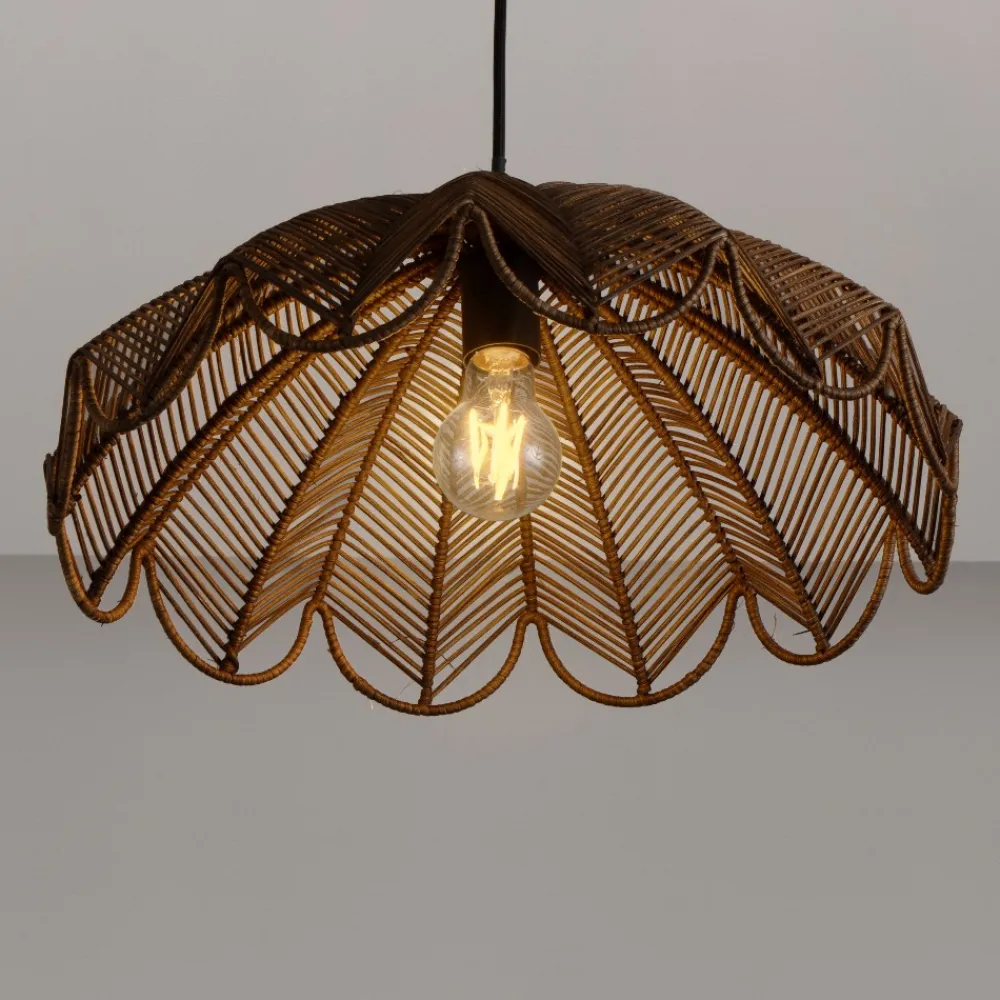 Lampadari Cucina-Selezionato da Mazzolaluce Lampadario di rattan marrone intrecciato per cucina