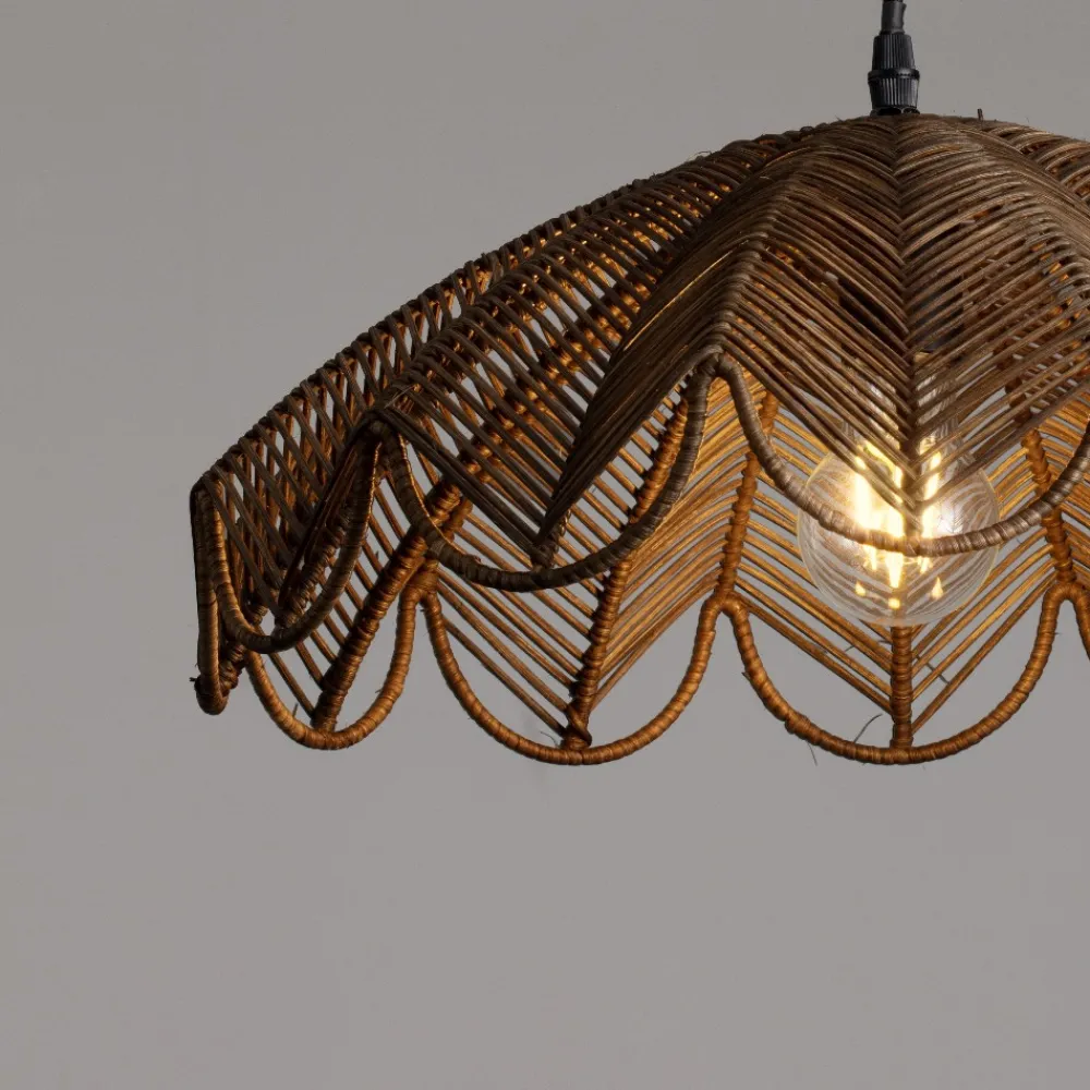 Lampadari Cucina-Selezionato da Mazzolaluce Lampadario di rattan marrone intrecciato per cucina