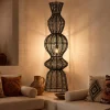 Lampadari Moderni-Selezionato da Mazzolaluce Lampadario di rattan nero allungato per salotto