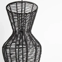 Lampadari Moderni-Selezionato da Mazzolaluce Lampadario di rattan nero allungato per salotto