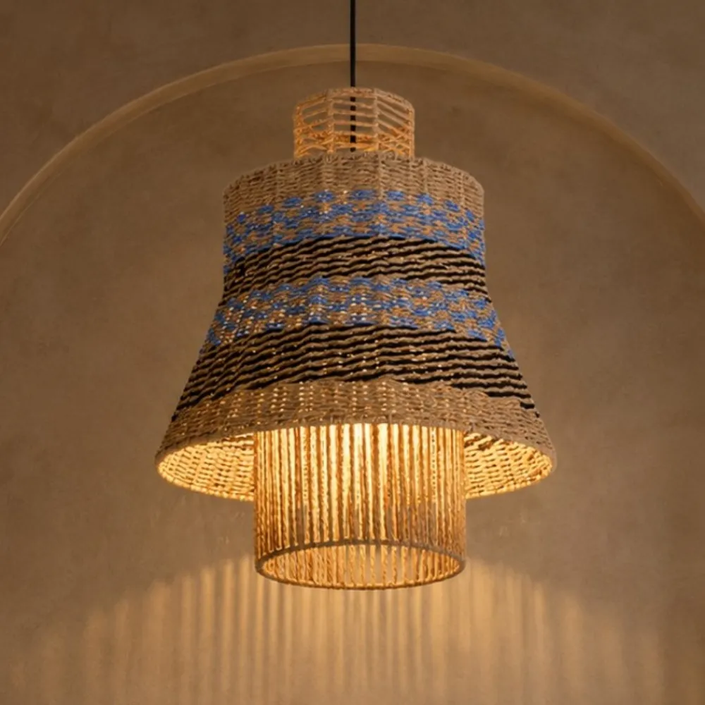 Lampadari Moderni-Selezionato da Mazzolaluce Lampadario di rattan per soggiorno corda naturale blu e nero