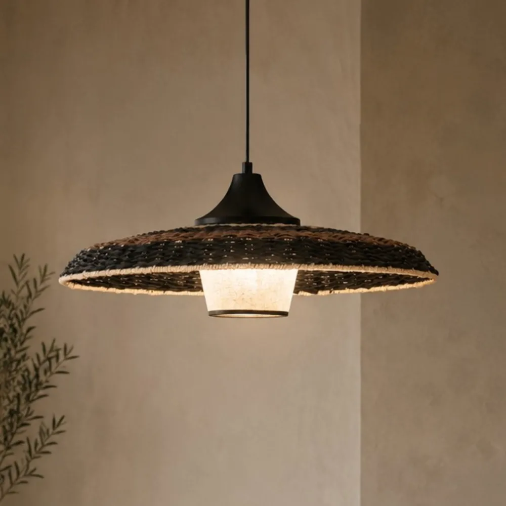 Lampadari Cucina-Selezionato da Mazzolaluce Lampadario disco di rattan naturale nero marrone e tessuto per sala da pranzo