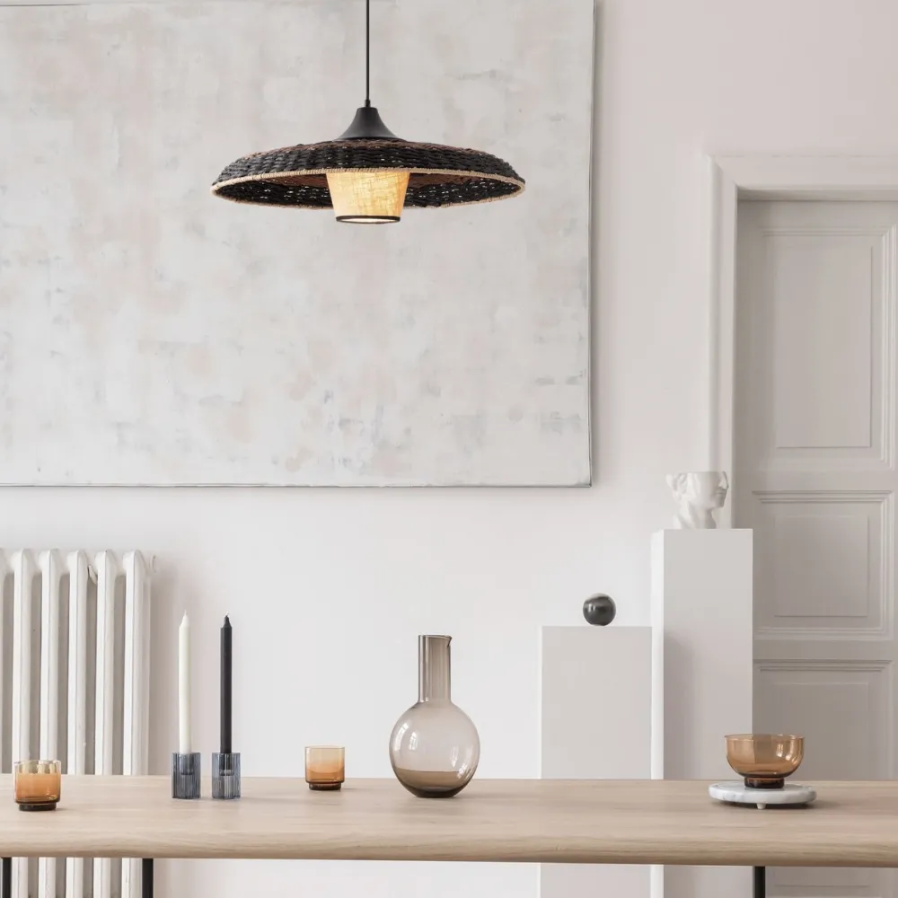 Lampadari Cucina-Selezionato da Mazzolaluce Lampadario disco di rattan naturale nero marrone e tessuto per sala da pranzo