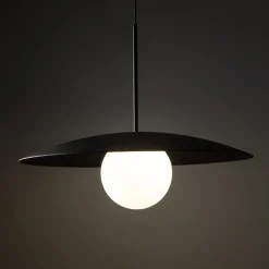 Lampadari Cucina-Selezionato da Mazzolaluce Lampadario disco nero in metallo 65 cm per cucina moderna sfera di vetro