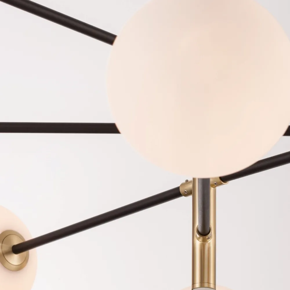 Lampadari Moderni-Selezionato da Mazzolaluce Lampadario dorato moderno nero per soggiorno