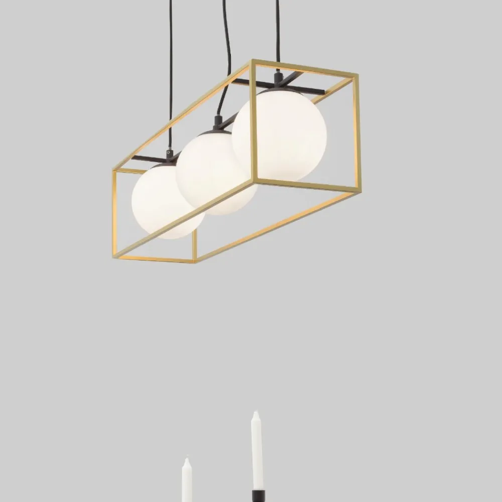 Lampadari Cucina-Selezionato da Mazzolaluce Lampadario dorato per tavolo da cucina sfere vetro bianco