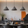 Lampadari Moderni-Selezionato da Mazzolaluce Lampadario grigio per tavolo sala da pranzo moderna 3 luci pendenti