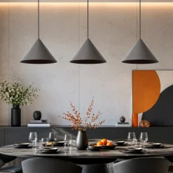 Lampadari Moderni-Selezionato da Mazzolaluce Lampadario grigio per tavolo sala da pranzo moderna 3 luci pendenti