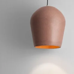 Lampadari Moderni-Selezionato da Mazzolaluce Lampadario in cemento arenaria rosso per esterno ip55 29cm