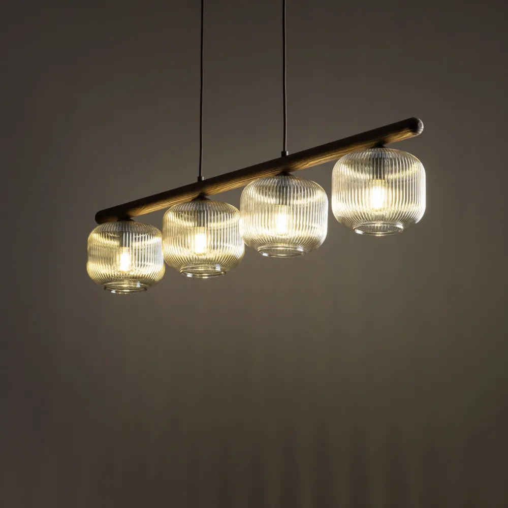 Lampadari Moderni-Selezionato da Mazzolaluce Lampadario in legno sfere di vetro cognac trasparente per sala da pranzo