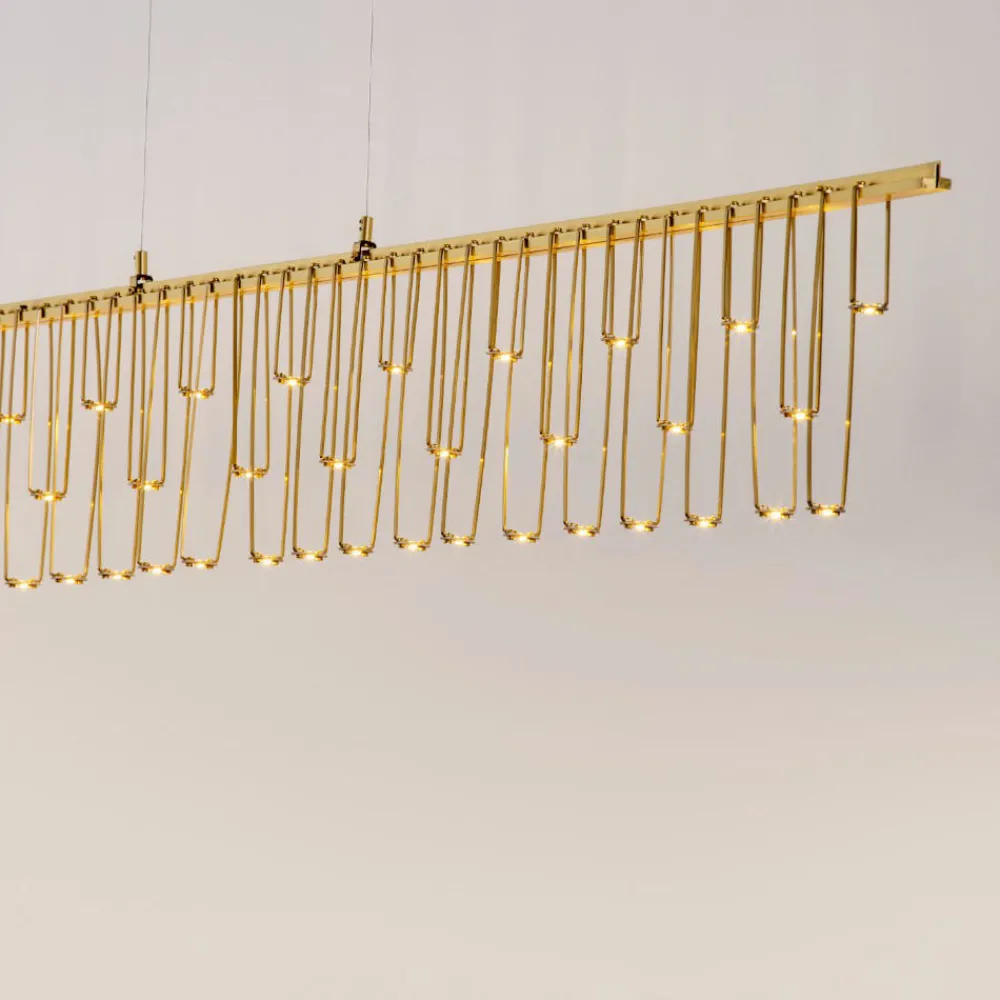 Lampadari Moderni-Selezionato da Mazzolaluce Lampadario led design moderno oro per salotto