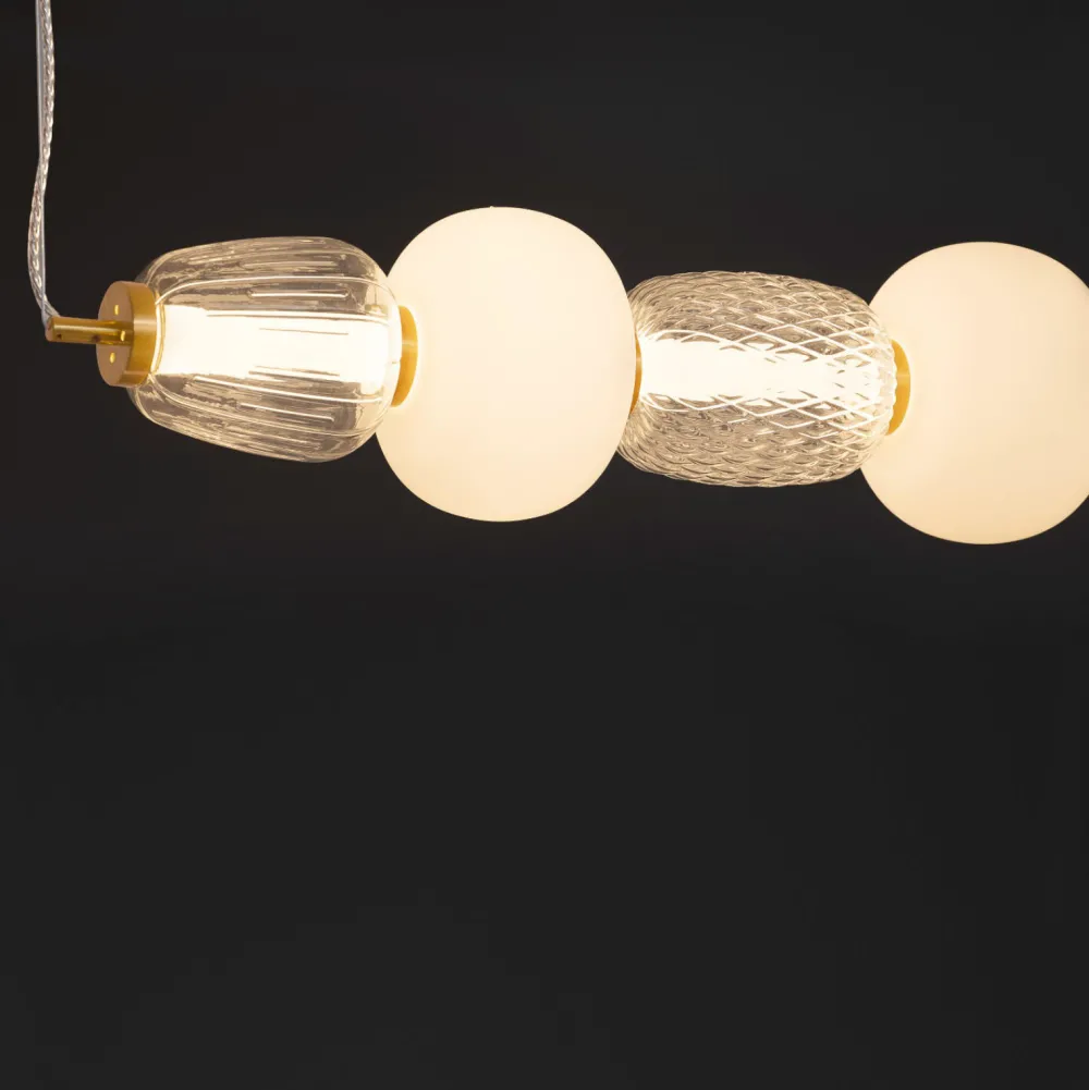 Lampadari Moderni-Selezionato da Mazzolaluce Lampadario led oro stile contemporaneo per soggiorno