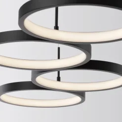 Lampadari Moderni-Selezionato da Mazzolaluce Lampadario led per soggiorno moderno nero design cerchi