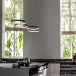 Lampadari Moderni-Selezionato da Mazzolaluce Lampadario led per soggiorno moderno nero design cerchi