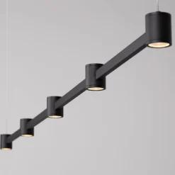 Lampadari Cucina-Selezionato da Mazzolaluce Lampadario led 30w 3000k nero barra orizzontale per cucina