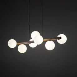 Lampadari Moderni-Selezionato da Mazzolaluce Lampadario legno noce per soggiorno moderno