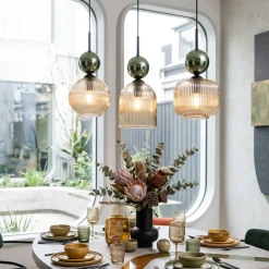 Lampadari Moderni-Selezionato da Mazzolaluce lampadario 3 luci vetri ambra verde per sala da pranzo