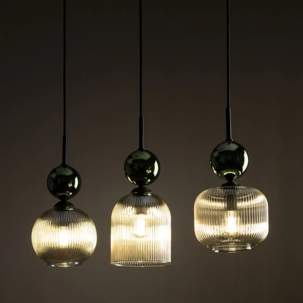 Lampadari Moderni-Selezionato da Mazzolaluce lampadario 3 luci vetri ambra verde per sala da pranzo