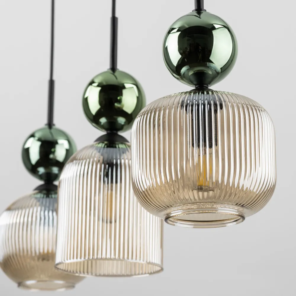 Lampadari Moderni-Selezionato da Mazzolaluce lampadario 3 luci vetri ambra verde per sala da pranzo