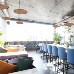 Lampadari Moderni-Selezionato da Mazzolaluce Lampadario marrone led per ristoranti design moderno fonoassorbente