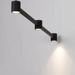 Lampadari Moderni-Selezionato da Mazzolaluce Lampadario moderno barra nero led 21w 3000k per tavolo