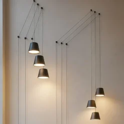 Lampadari Moderni-Selezionato da Mazzolaluce Lampadario moderno con decentramento sei luci sospese nere