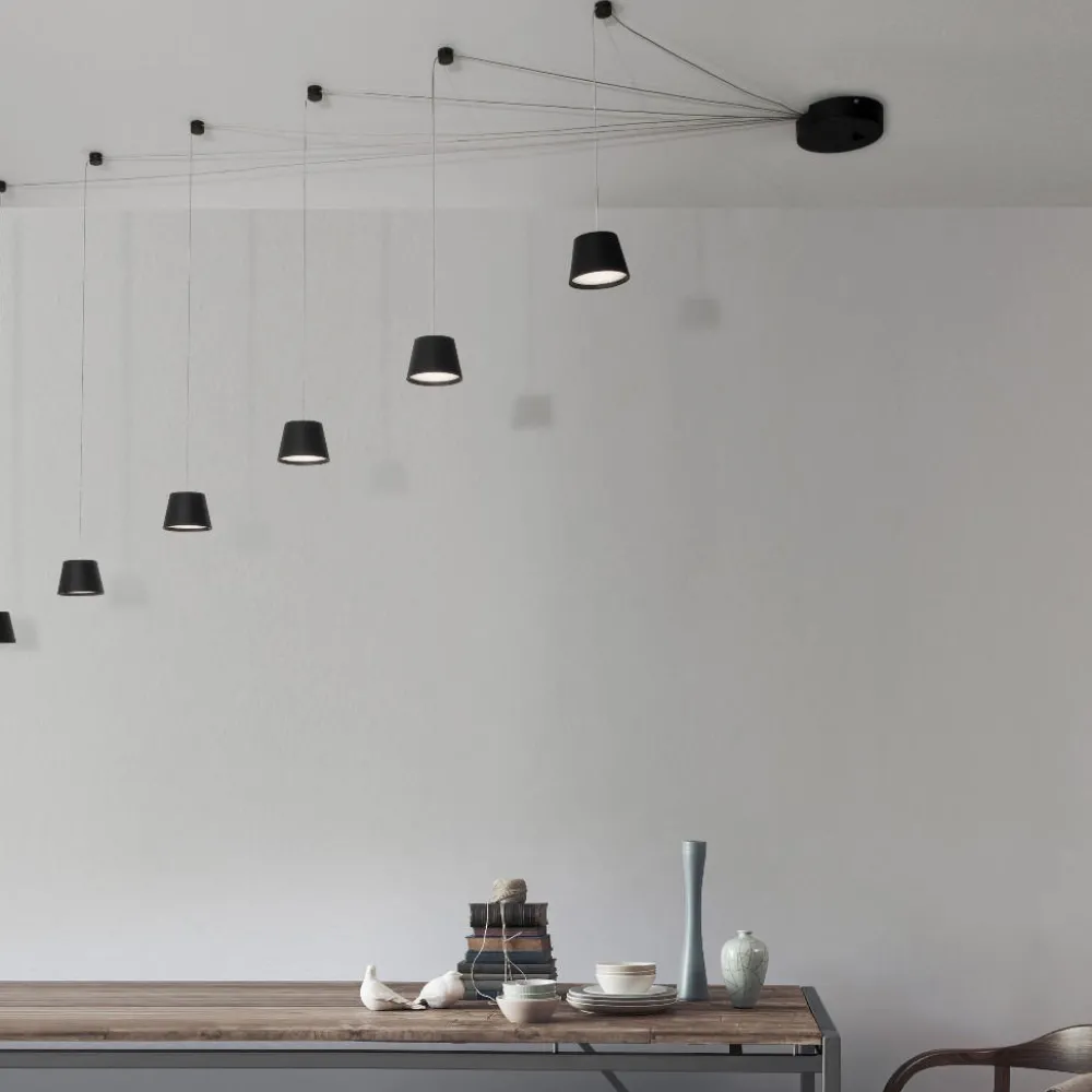 Lampadari Moderni-Selezionato da Mazzolaluce Lampadario moderno con decentramento sei luci sospese nere