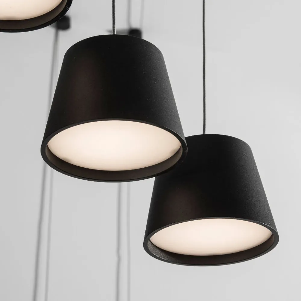 Lampadari Moderni-Selezionato da Mazzolaluce Lampadario moderno con decentramento sei luci sospese nere