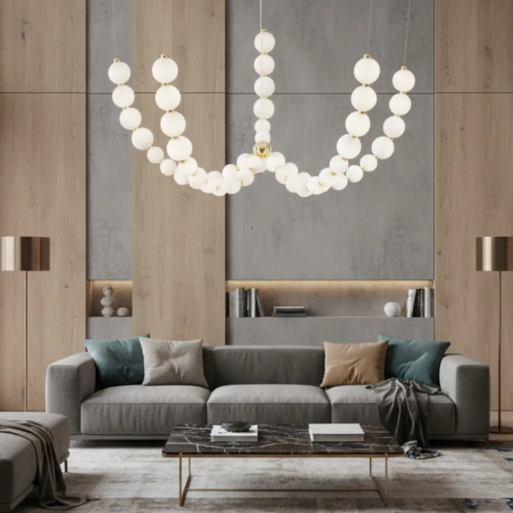 Lampadari Moderni-Selezionato da Mazzolaluce Lampadario moderno con decentramento perle vetro bianco e oro led 3000k